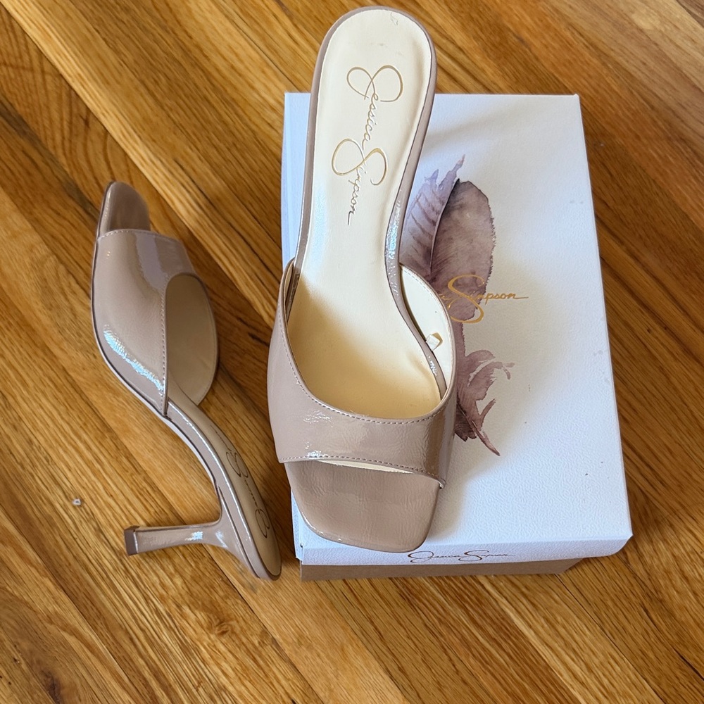 Jessica Simpson Women's Beige Heeled Sandals